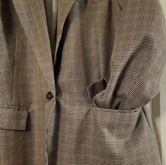 Blazer - Picture 3 of 3